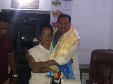 राकेश कुमार राउत लाई बिदाई गर्दै खनियाबास गाउँपालिकाका लिलामान तामाङ्ग