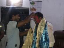 राकेश कुमार राउत लाई बिदाई गर्दै खनियाबास गाउँपालिकाका पशु शाखाका राजेन्द्र पौडेल